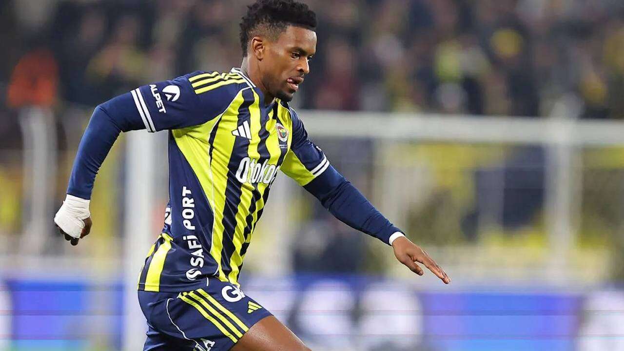 İsmail Kartal 9 maçta ilk 11 yazmıştı: Aziz Yıldırım neşteri vurdu, 2 futbolcunun bileti kesildi! 4